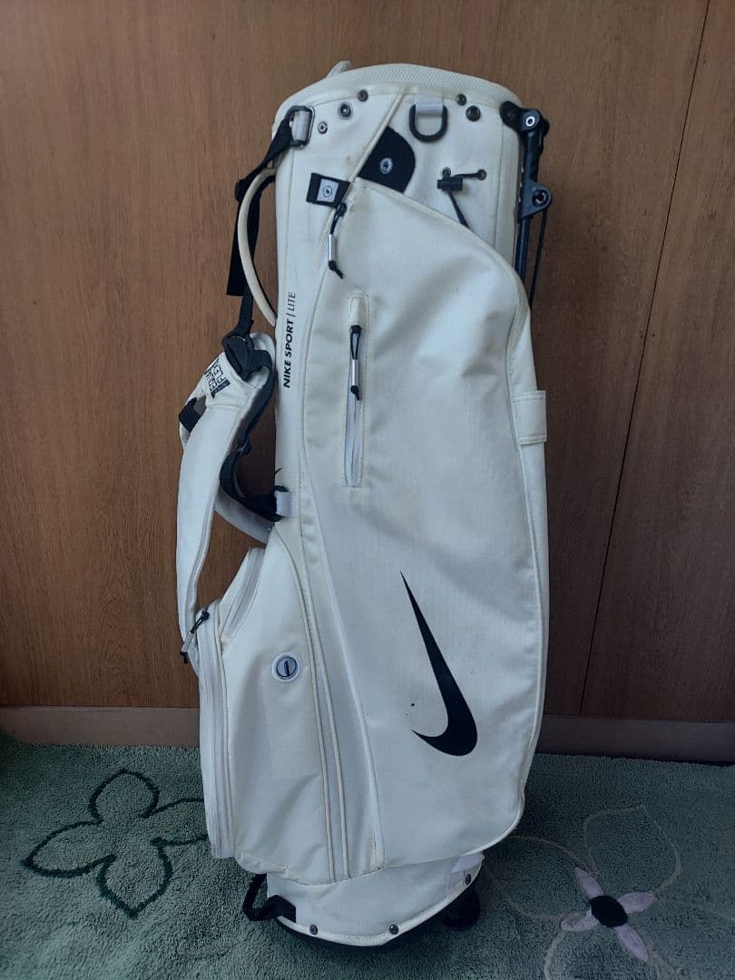 美品 NIKE キャディバッグ 軽量 スタンド式 ナイキ 白