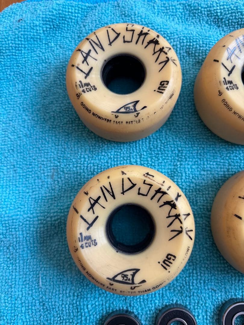 スケートボード　LAND SHARK ウィール　ブロンソンベアリングセット