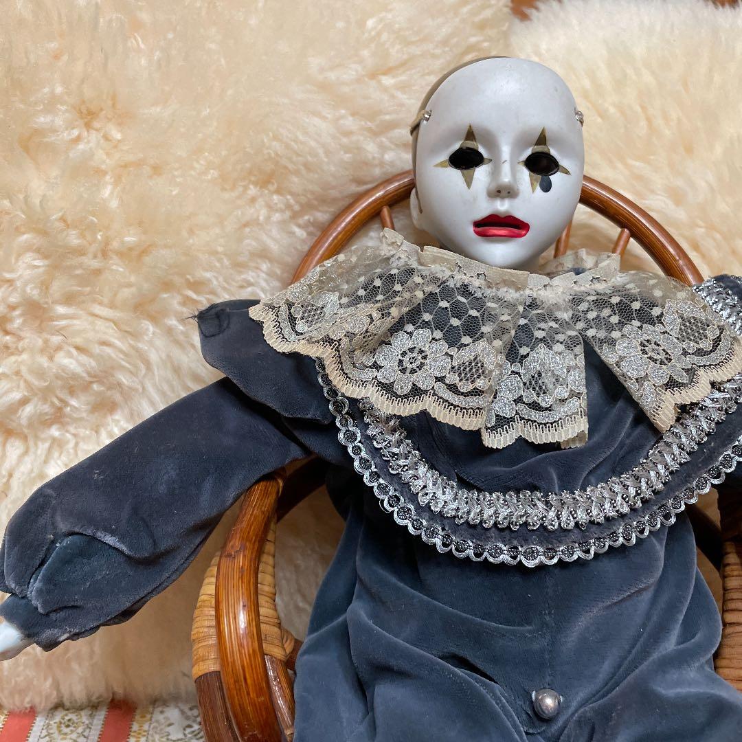 アンティークの陶器製　お人形　仮面舞踏会　ビロードのお洋服　魅力的です
