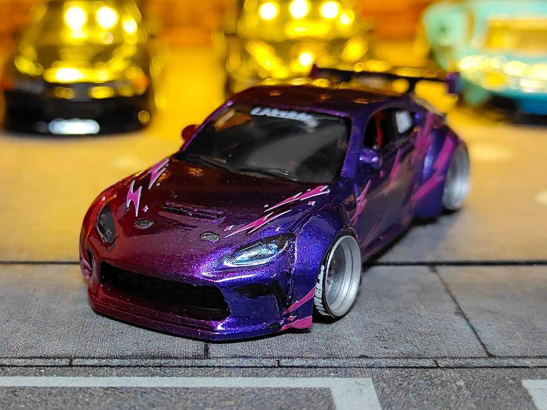 ホットウィールカスタム トヨタ GR86 ドリ車☆赤紫☆深リム☆トミカ改造