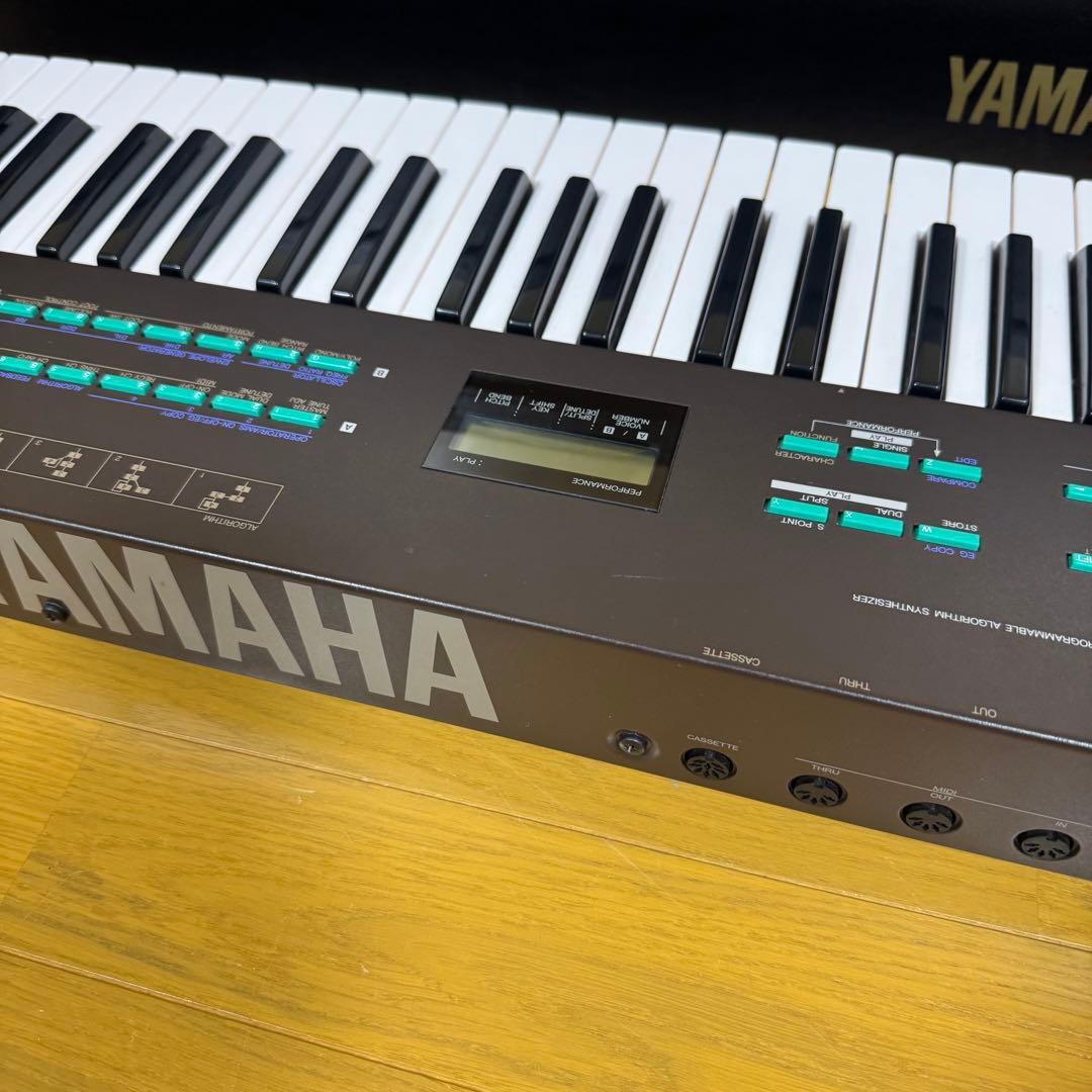 YAMAHA DX21 シンセサイザー　ソフトケース付き　ヤマハ　音楽　作曲