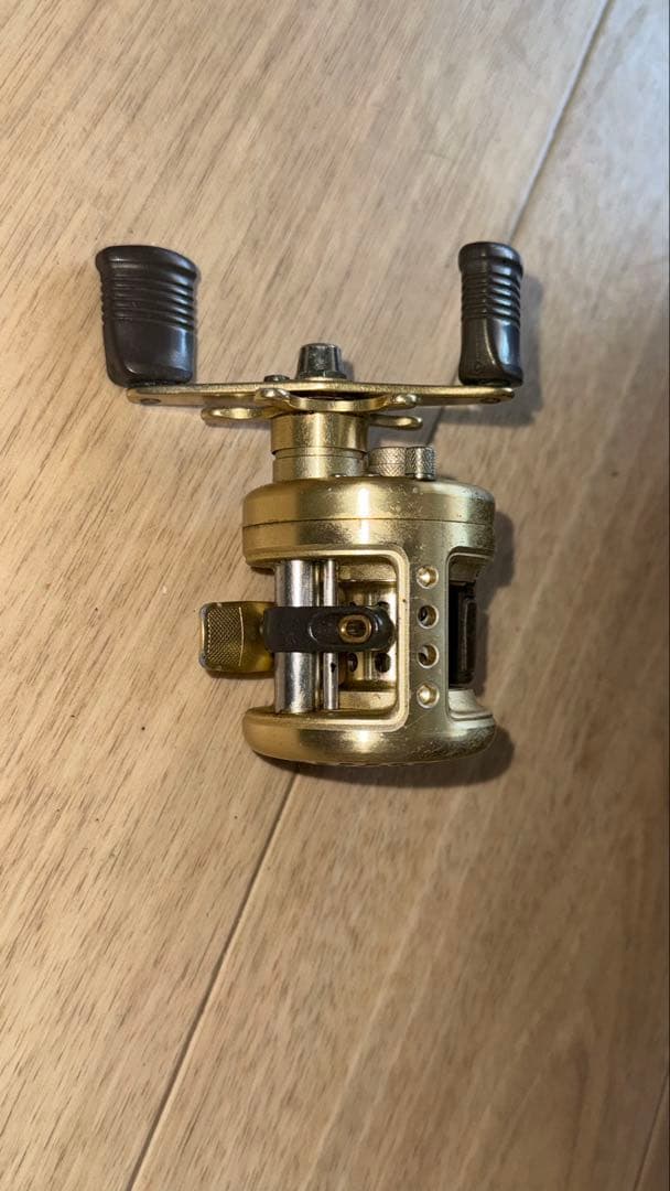 SHIMANO CALCUTTA ゴールド ベイトリール