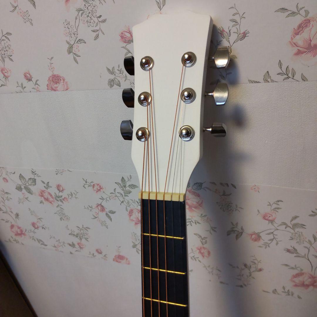 新品！ カッタウェイデザイン 白いアコースティックギター