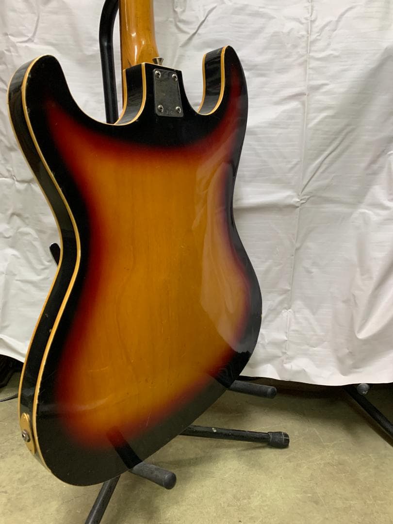 リペアショップ発　ビザール　セミアコタイプ　整備済み