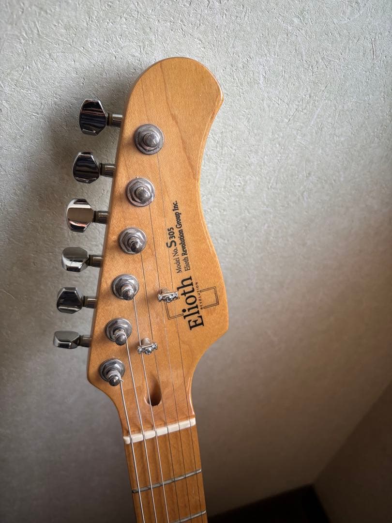 Elioth S305 ストラトキャスター　サンバースト