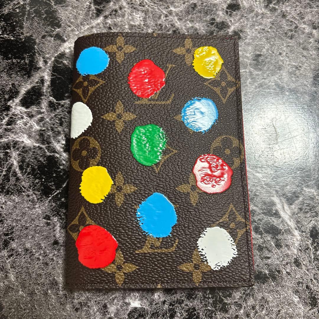 ルイヴィトン 草間彌生 コラボ LV × YK パスポートケース