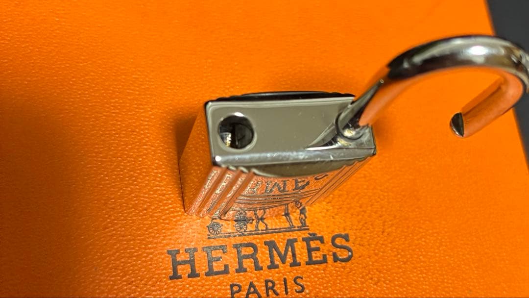 美品　エルメス シルバー　カデナ　南京錠　パドロック　鍵　キー　NO110