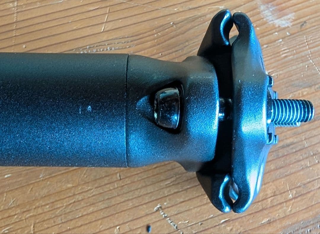 シートポスト31.6mm　BADBOY用LightSKIN LED付シートポスト