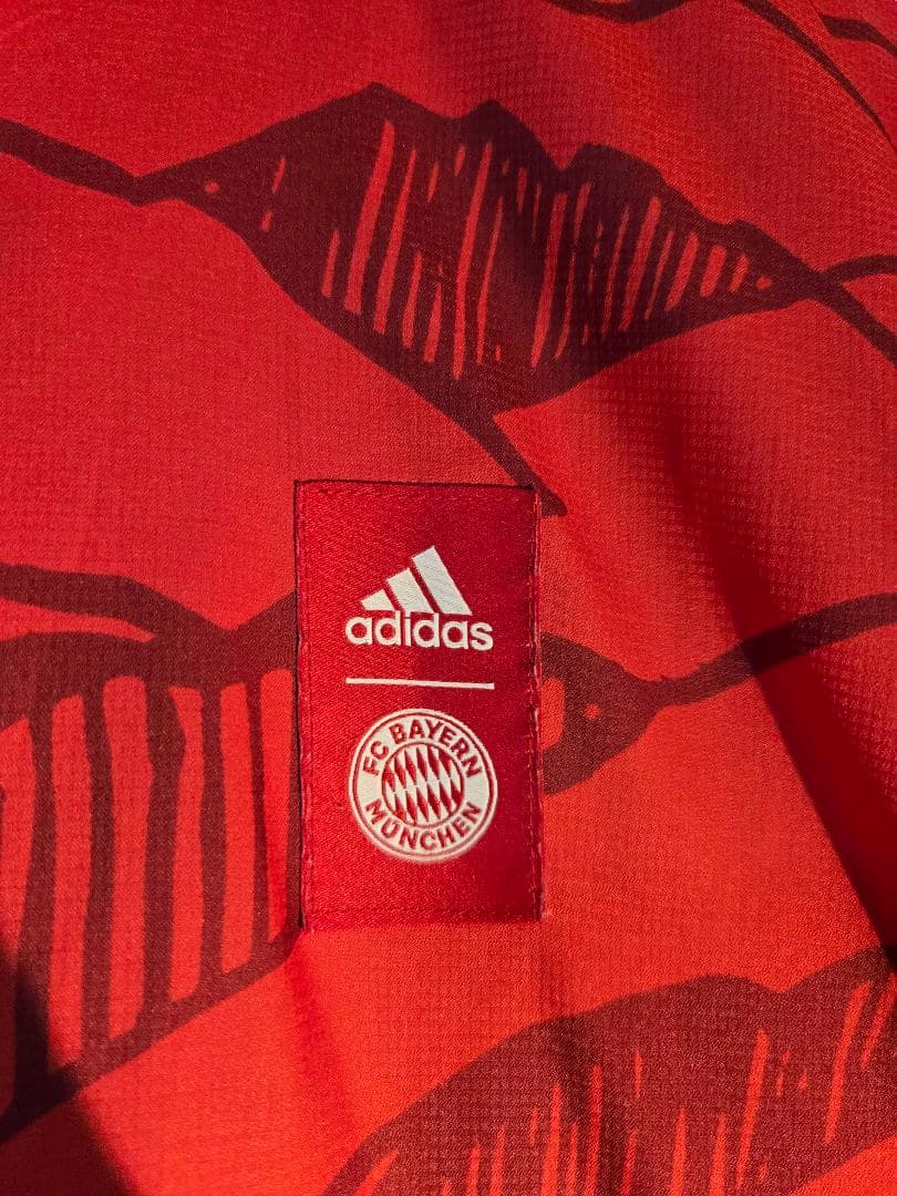 【希少・完売モデル】21/22 バイエルンミュンヘン ウインドブレーカー