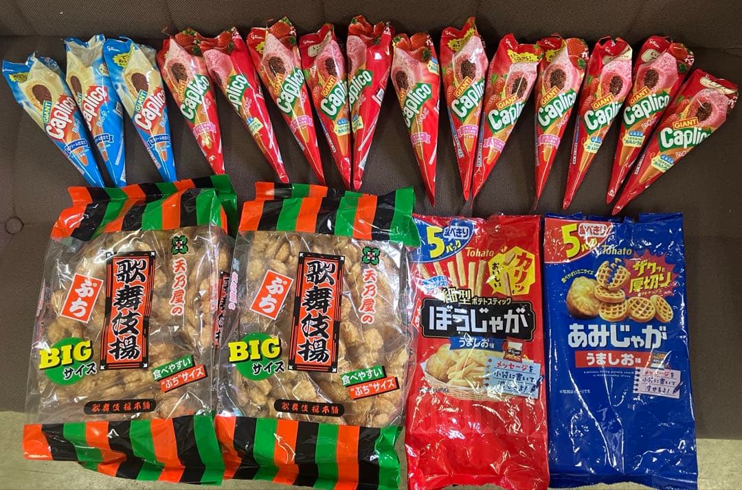ラーメン　カレー飯　お菓子などのセット