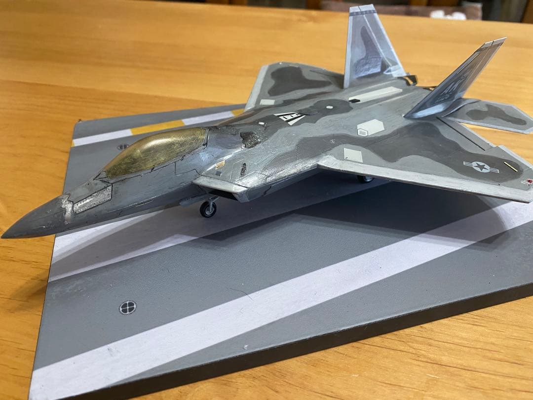 限定値下げ　1/72スケール　F-22Aプラモデル完成品