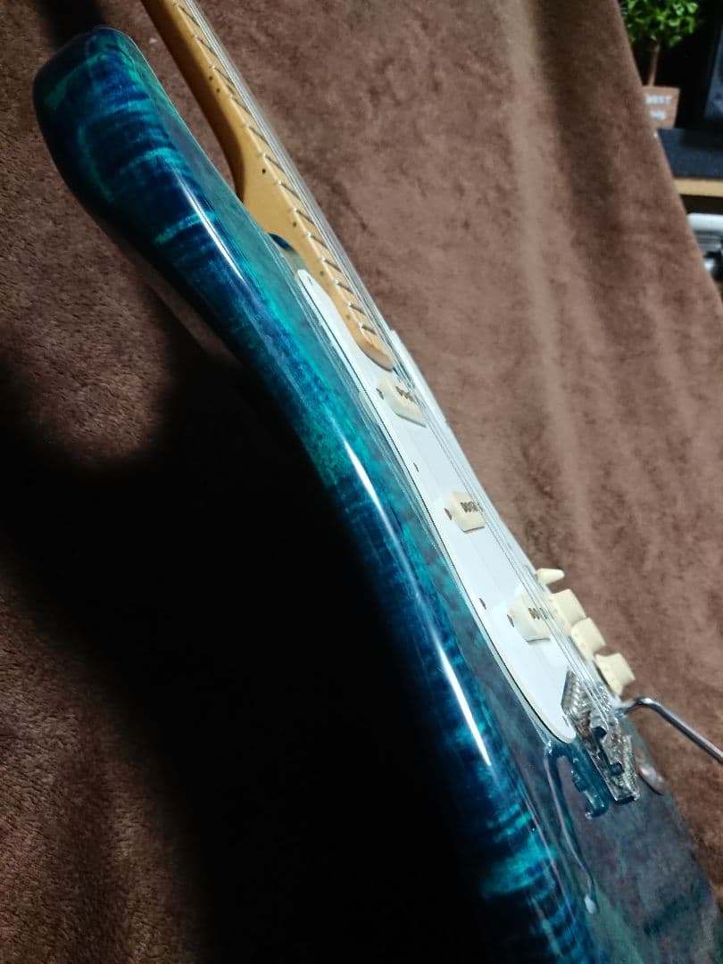 【鮮やかな木目の１本】希少なストラトモデル