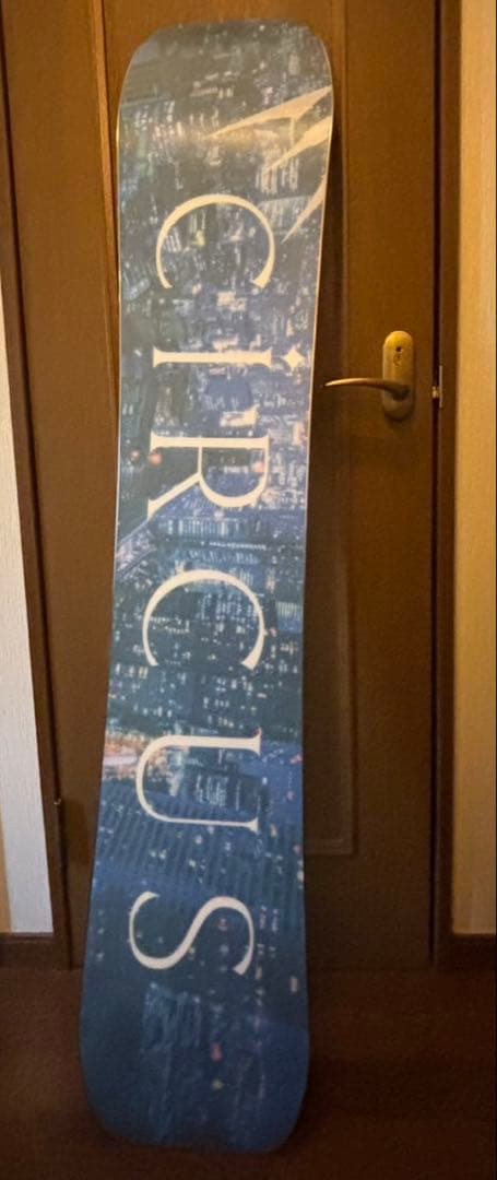 CIRCUS スノーボード 都市の夜景デザイン