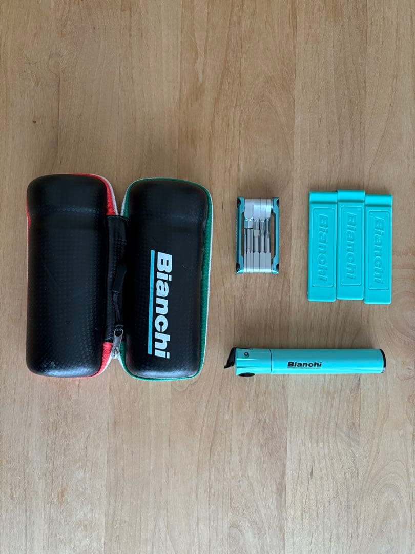 【美品・即購入可・価格交渉可】 Bianchi 携帯工具セット パンク修理キット