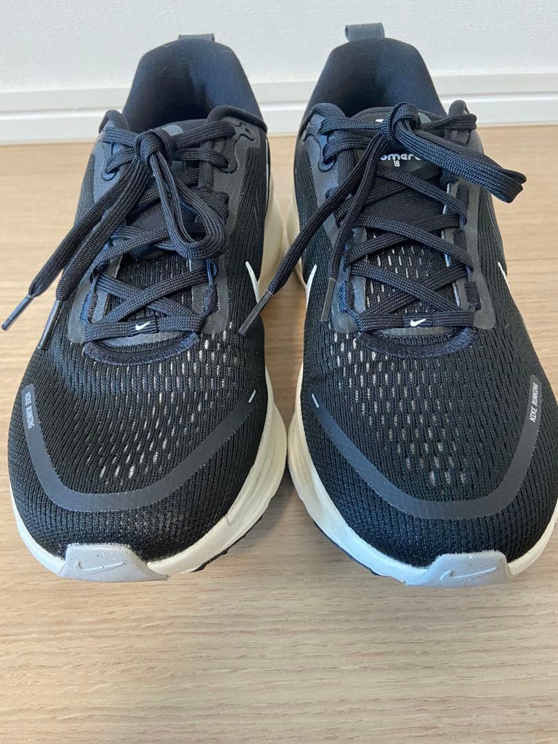 NIKE ナイキ VOMERO18 ボメロ18