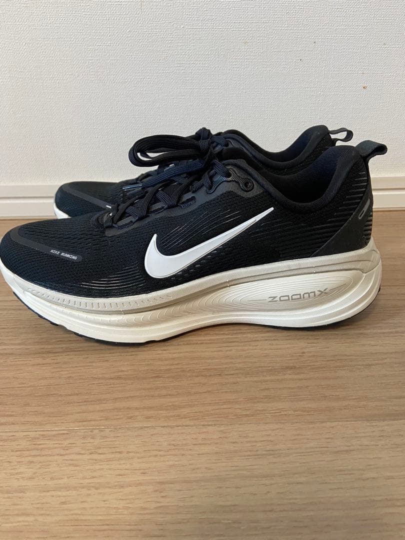 NIKE ナイキ VOMERO18 ボメロ18