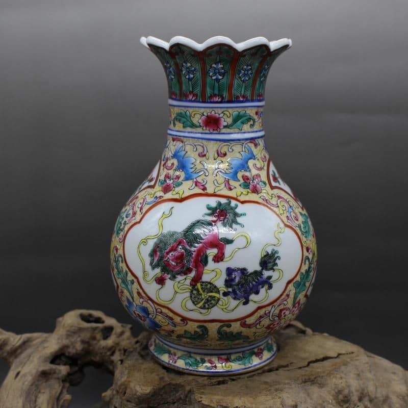清乾隆粉彩獅紋花口玉壺春瓶 景徳鎮 陶磁器 装飾品 現代工芸品 美術品 置物