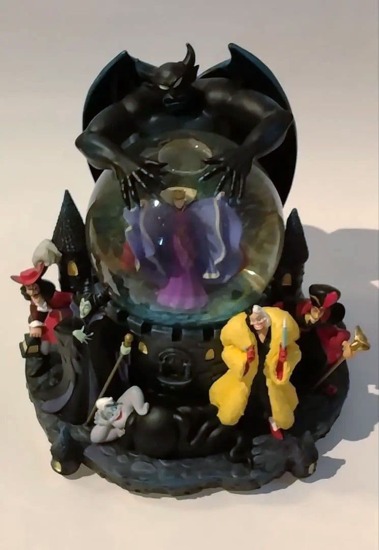 【新品】ディズニーヴィランズ　スノードームフィギュア