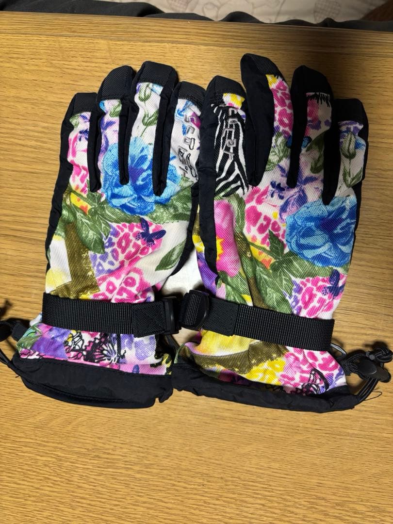 新品未使用 ウィンタースポーツ用ウェアセット（手袋・帽子付き）