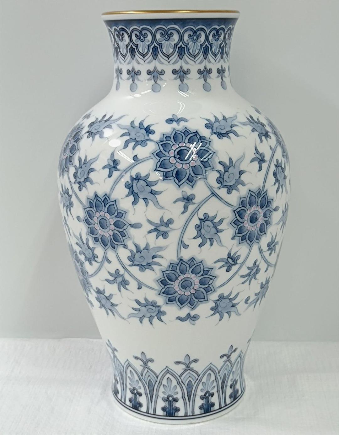 大倉陶園　呉須染付　呉須唐草　花器　花瓶　皇室御用達　未使用保管品