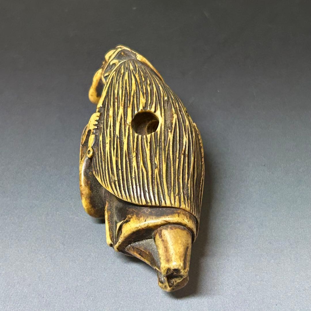 蓑笠煙管持ち人物根付