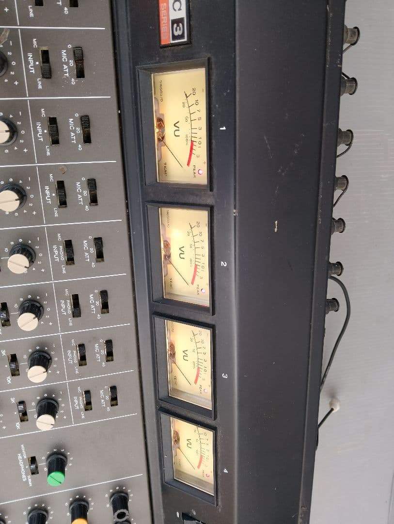 TEAC TASCAM 8chオーディオミキサー MODEL 3(あ97)