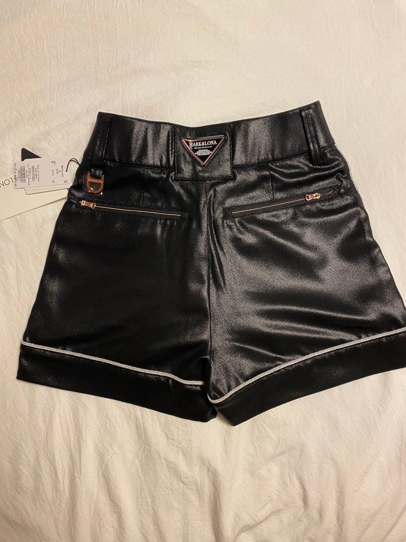 2025新品未使用タグ付MARK & LONA ショートパンツ36黒 大幅値下げ