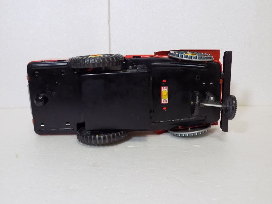 ブリキモダントーイ電動【TOM and JERRY COMIC CAR】動作品