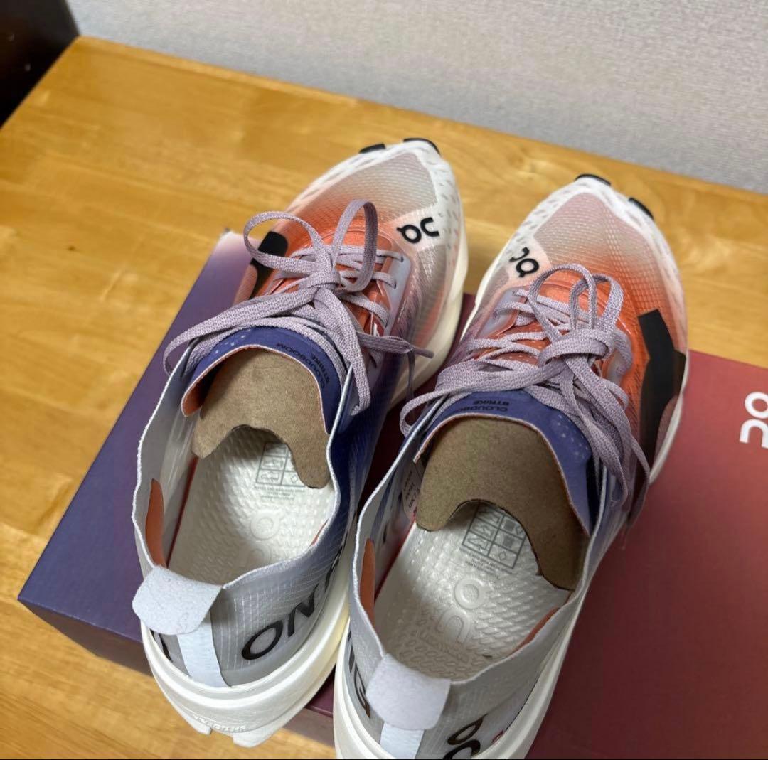 【新品】On Cloudboom Strike ランニングシューズ 26cm