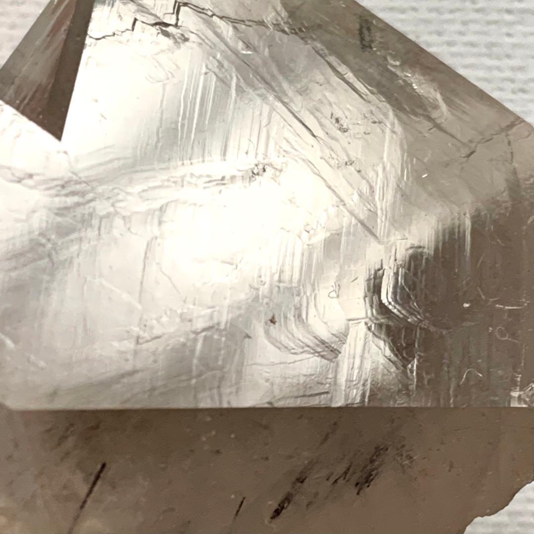 シン・ザギマウンテンクォーツ64/ツイン/芸術的/グレー/黒針入り/巨大