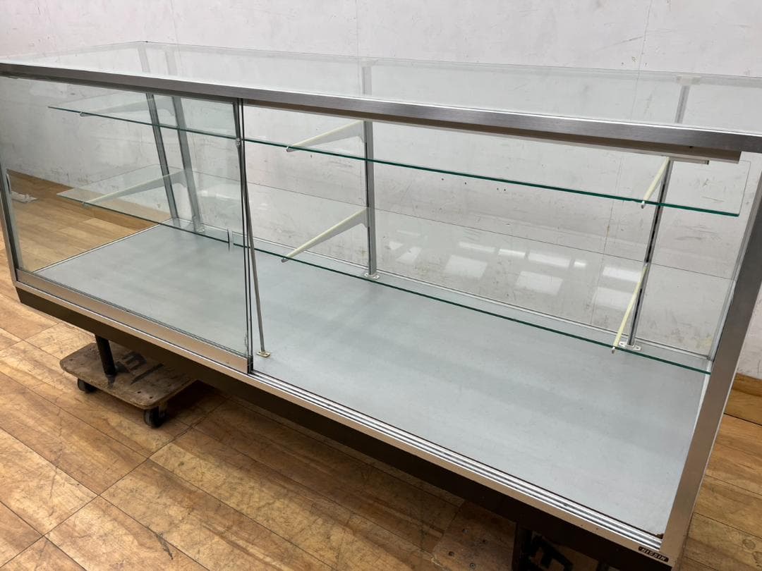 ガラスショーケース（台形）　店舗用