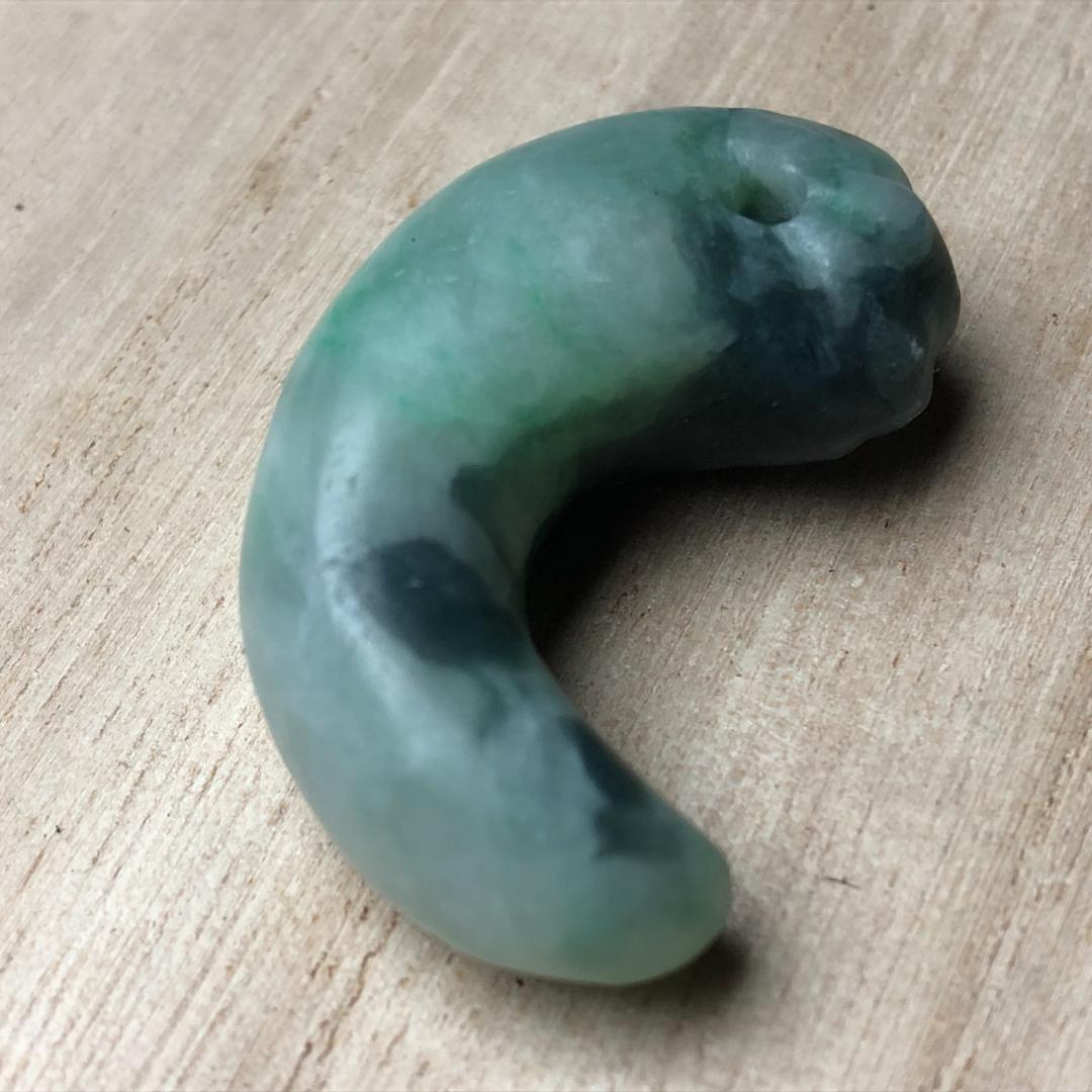 勾玉 翡翠　ヒスイ　糸魚川　翡翠　ケース付き