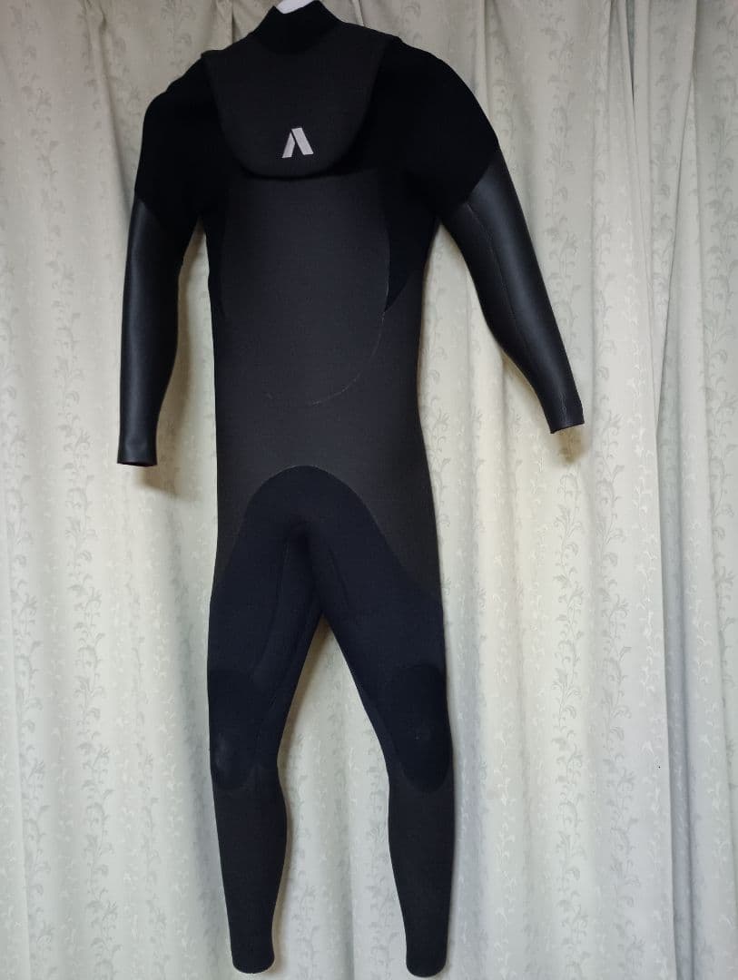 【セミドライ　ウエットスーツ】エアタイト　Mサイズ