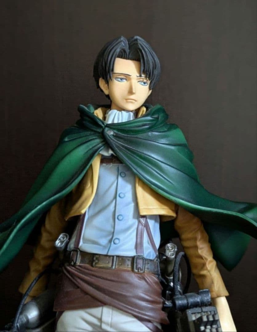 進撃の巨人 リヴァイ　立体機動装置　フィギュア