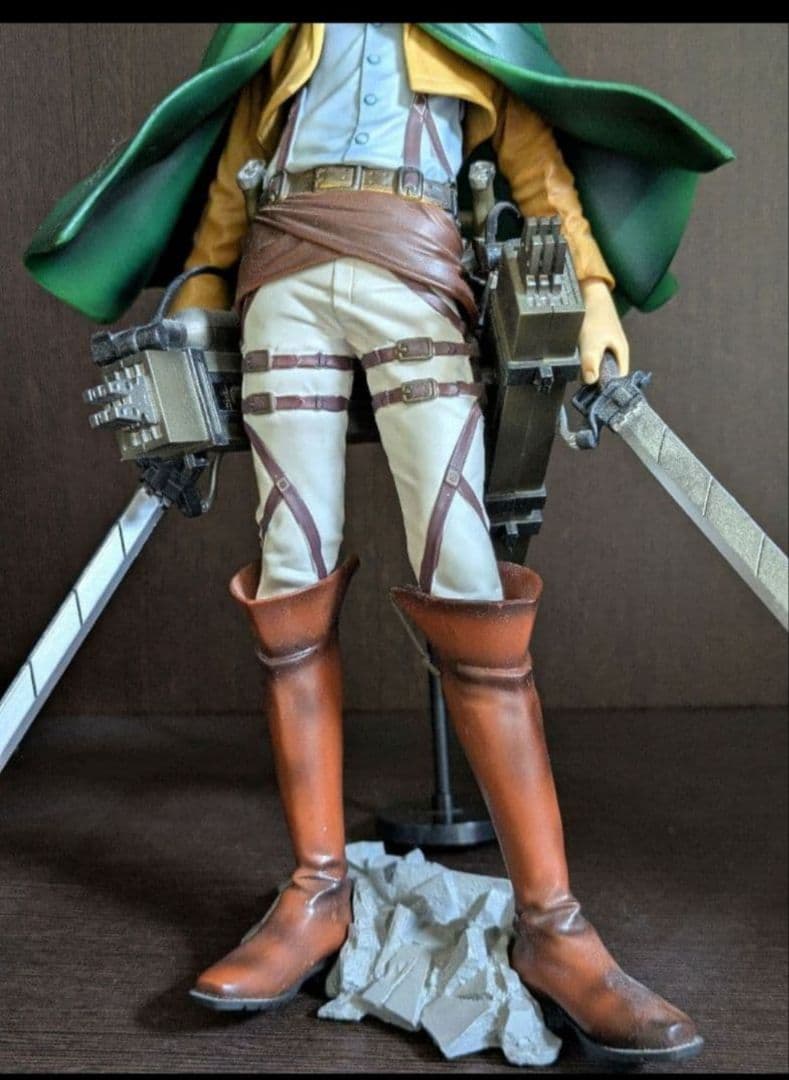 進撃の巨人 リヴァイ　立体機動装置　フィギュア