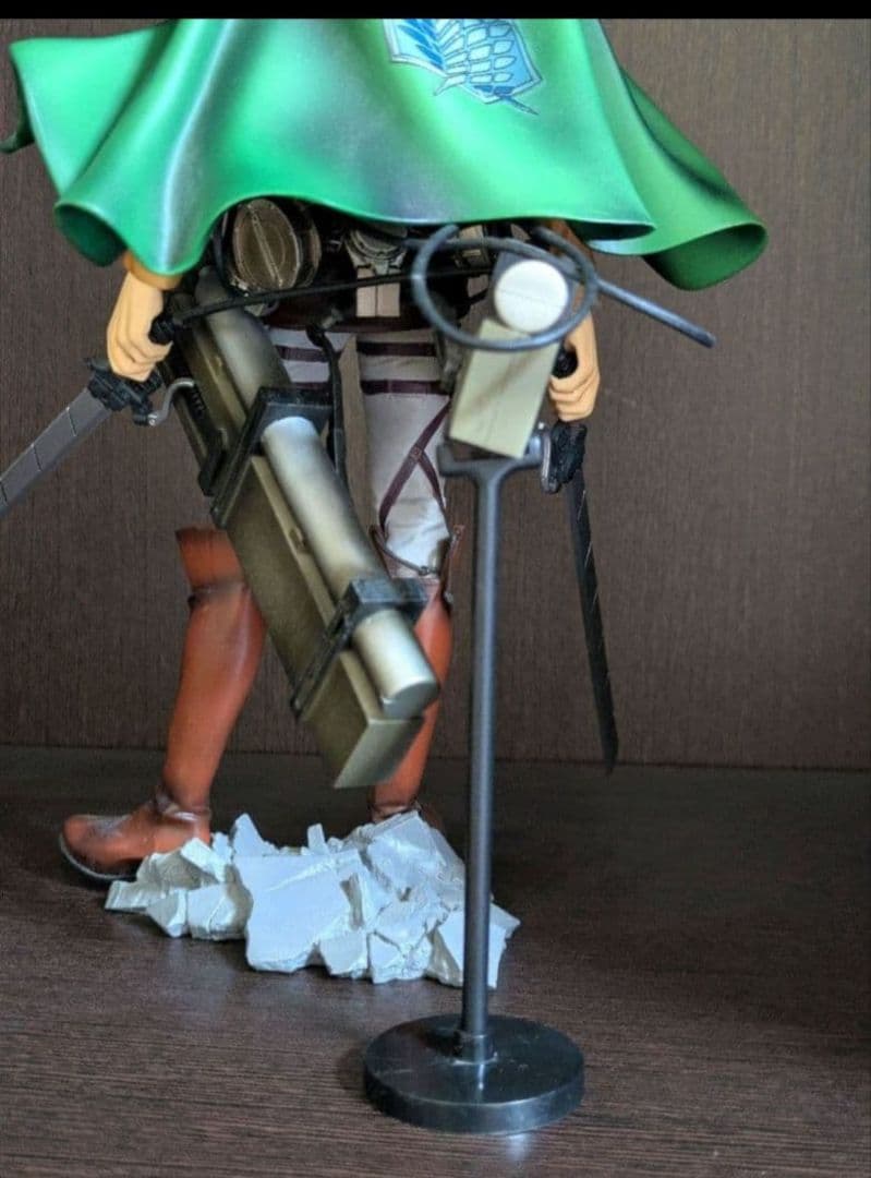 進撃の巨人 リヴァイ　立体機動装置　フィギュア