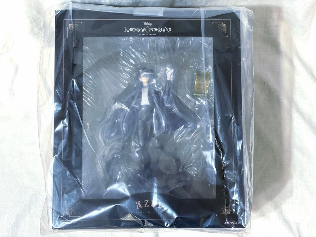 【新品未開封】ツイステ アズール 1/8フィギュア 特典缶バッジ付