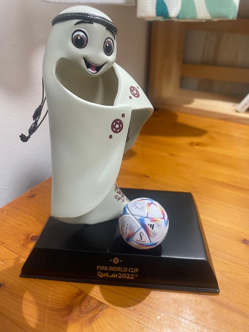 カタールワールドカップ2022 ライーブくんの置き物