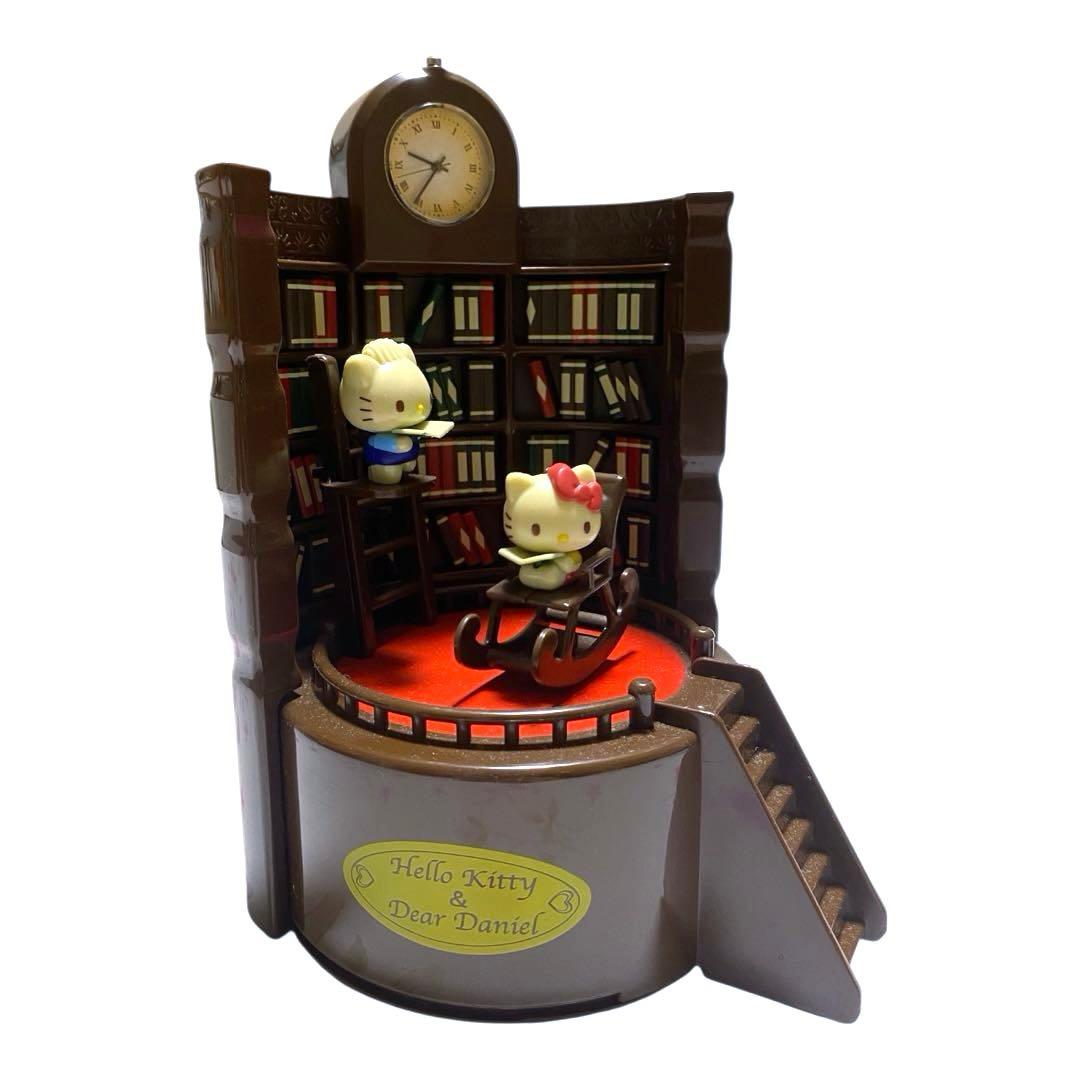 サンリオ ハローキティ　ダニエル　アクション レトロラブ 本棚 古時計