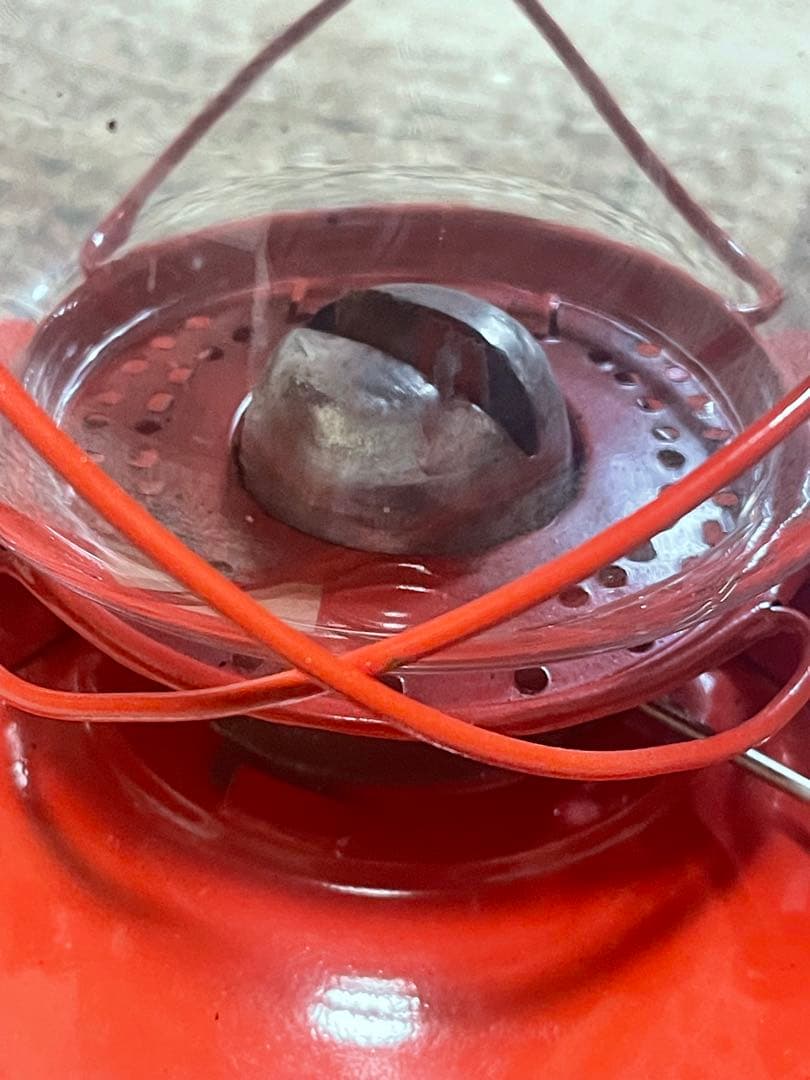 赤いガラス製ランタン