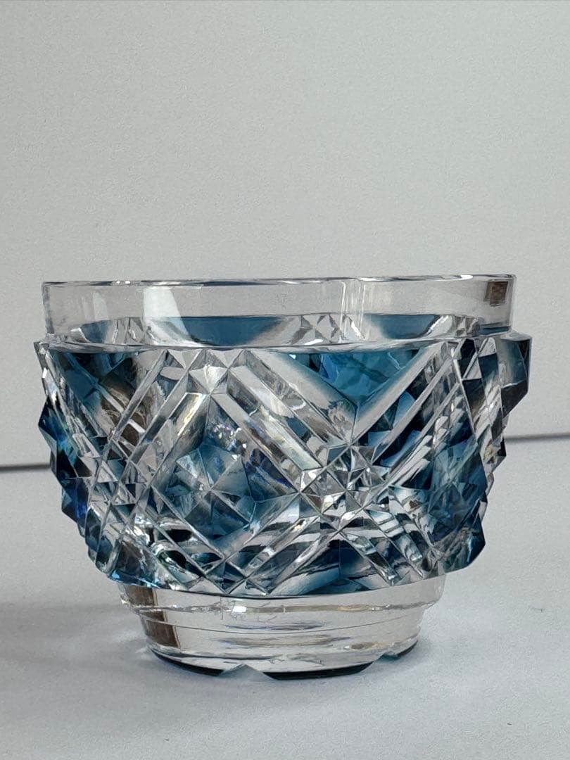 薩摩切子　藍色切子　八角籠目文　グラデーションが美しい切子です。N0004