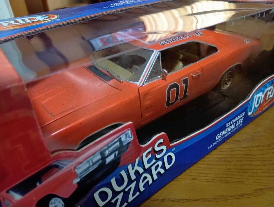 デュークオブハザード　ダッチチャージャー 1969年式　1/18
