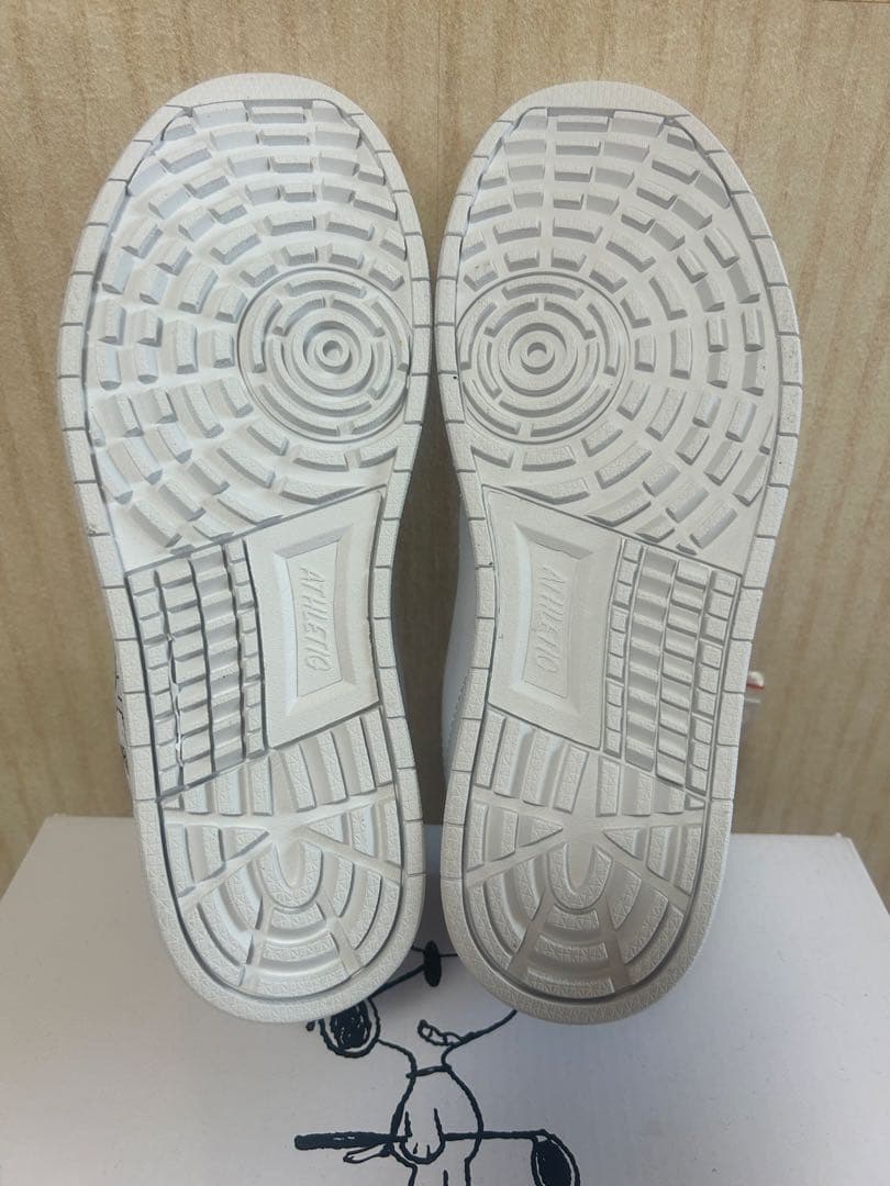 ATHLETIG スヌーピー ホワイトスニーカー