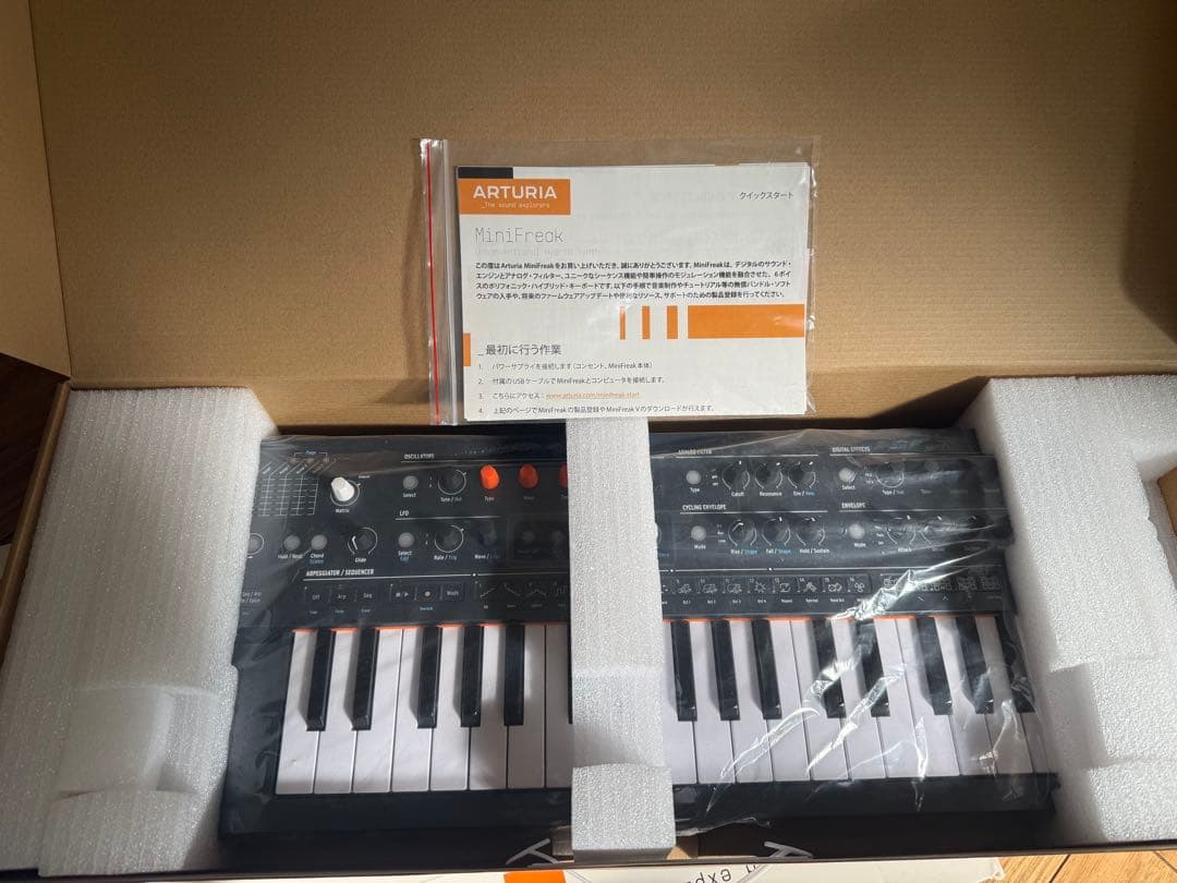 新品同様！Arturia MiniFreak ハイブリッドシンセサイザー