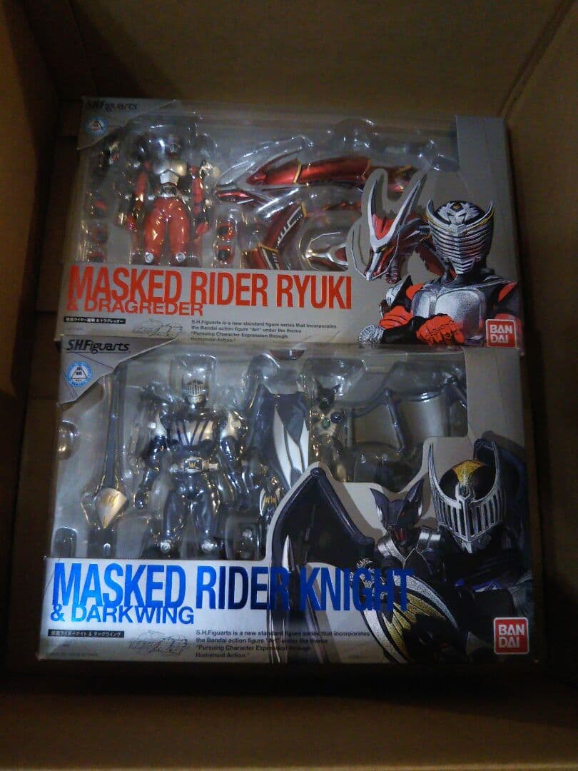 S.H.Figuarts 仮面ライダー龍騎 ナイト ダークウイング