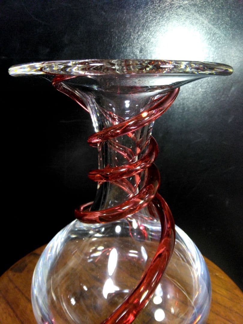 フランス　一点物　クリスタル　フラワーベース　アート　サイン　スパイラル　赤　花