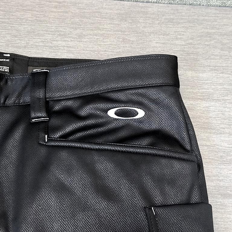 ◆オークリー ゴルフ　メンズ　冬用パンツ　大スカルロゴ刺繍　36サイズ　ブラック