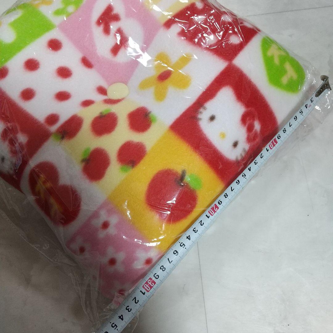 新品　ハローキティ　パッチワーク柄　クッション