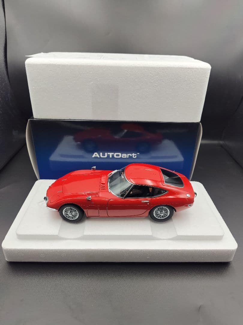 新品未展示品　1/18 オートアート　トヨタ　 2000GT　レッド　ワイヤー