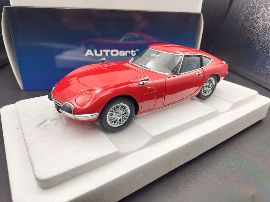 新品未展示品　1/18 オートアート　トヨタ　 2000GT　レッド　ワイヤー